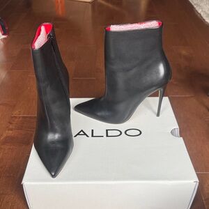 ALDO Black Sheary Pointed Toe Stiletto Ankle Boots with Red Lining size 6.5